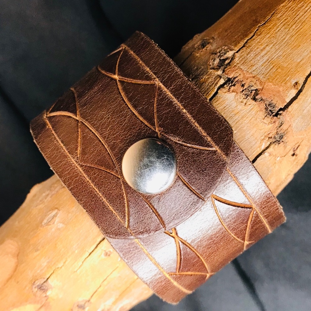 Hand tooled compass brown leather cuff-Host Pick - Picture 2 of 4